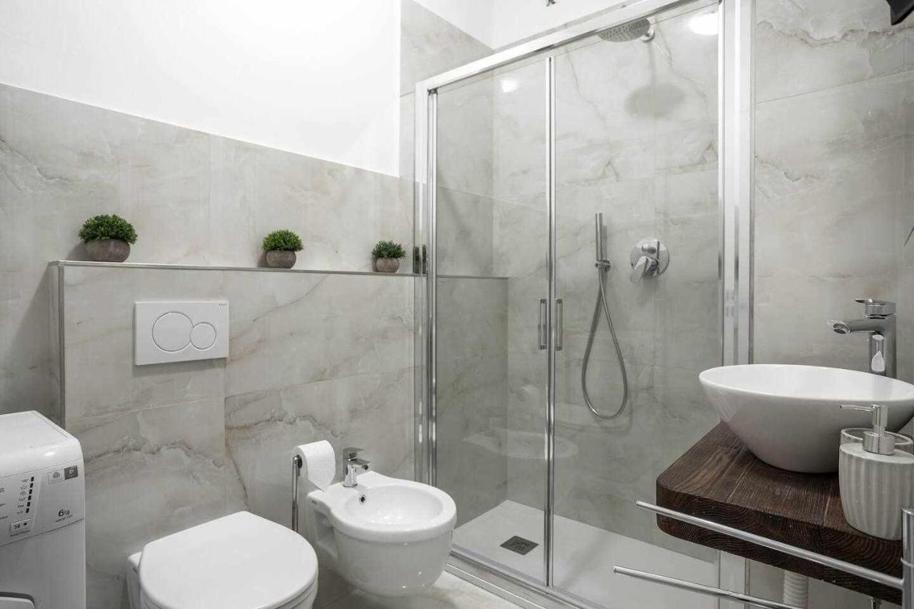 Milano City Apartments - Duomo Brera - Elegant Suite In Design District Eksteriør billede